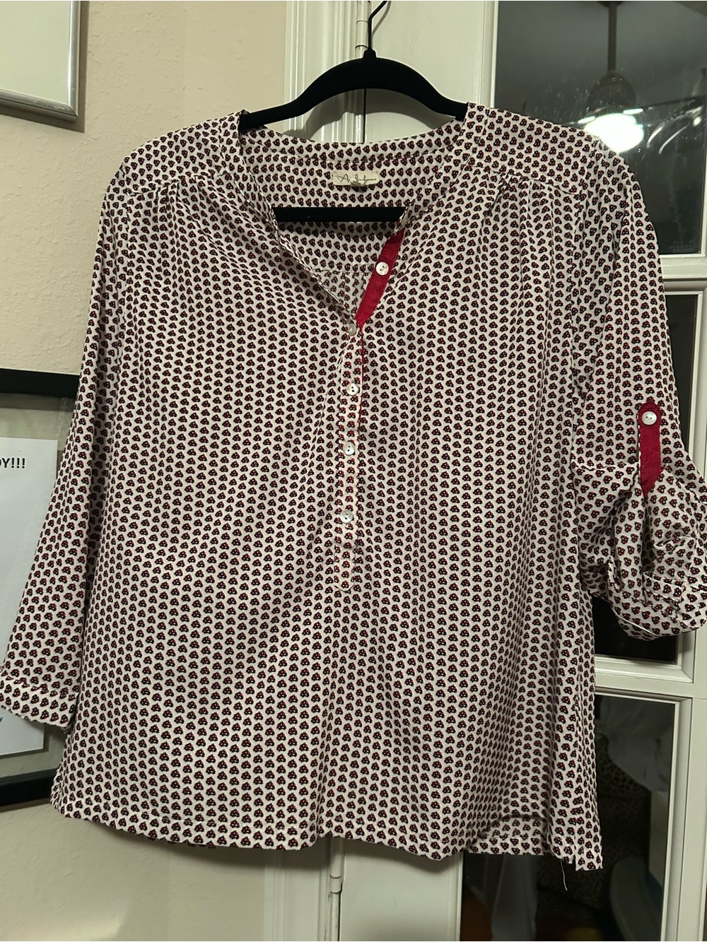 Antilia femme Button-Front Blouse in White and Burgundy